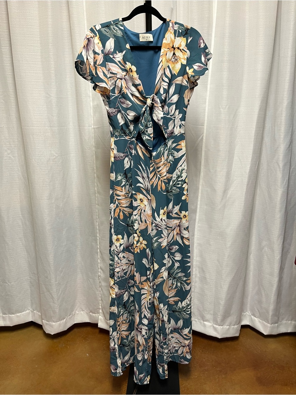 Aura Moda jumpsuit features a vibrant tropical floral print | size small